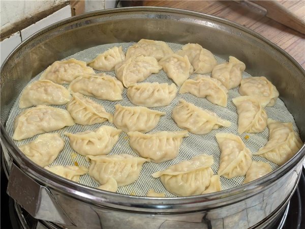 恒正网配资 宣城旌德：六月六 做包子